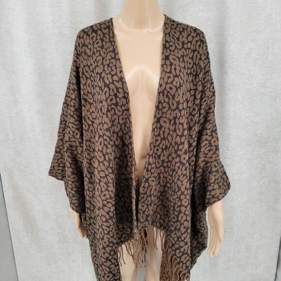 V. Fraas Animal Print Shaw with fringe Women's One Size / Plus Size - Picture 4 of 9